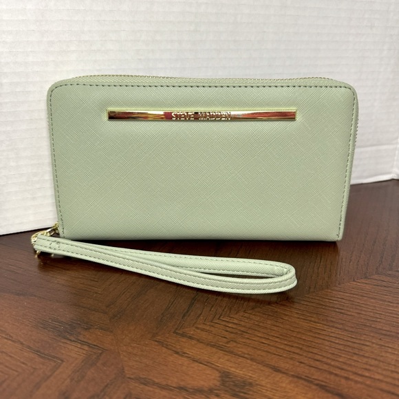 Steve Madden Accessories - Steve Madden Wristlet